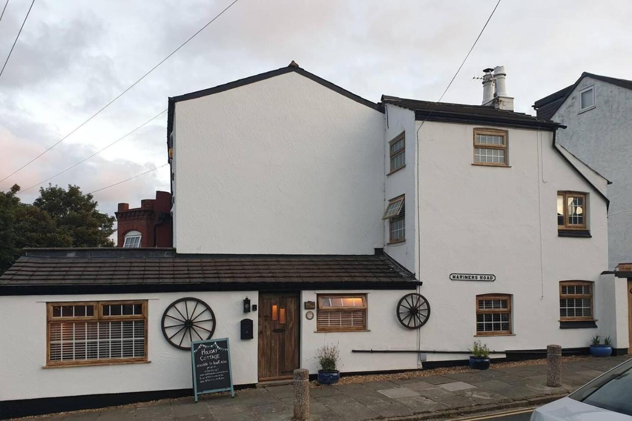 Stunning Quirky 2-Bed Cottage In New Brighton Уолласи Экстерьер фото