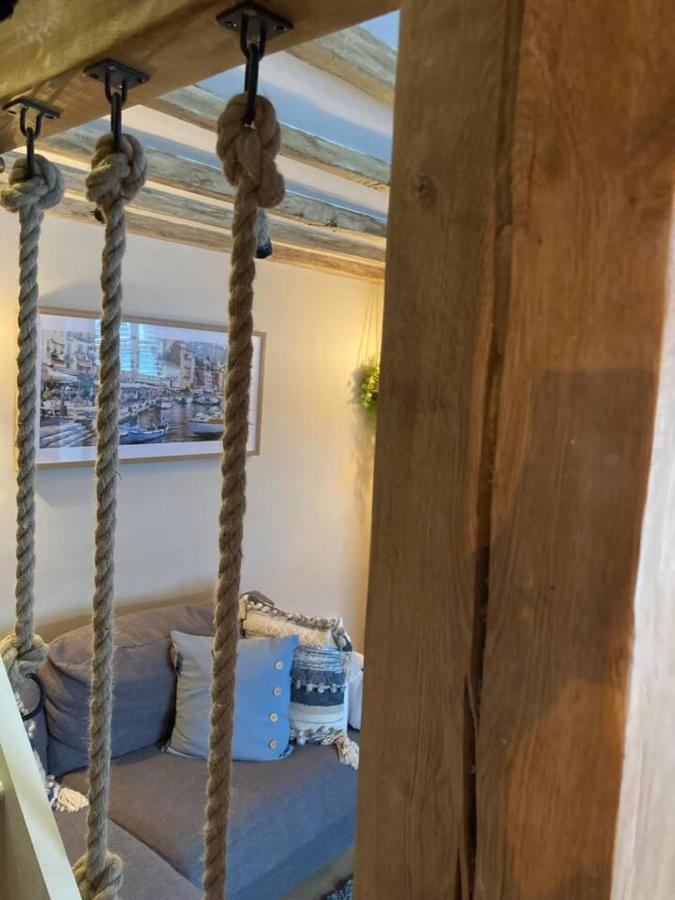Stunning Quirky 2-Bed Cottage In New Brighton Уолласи Экстерьер фото