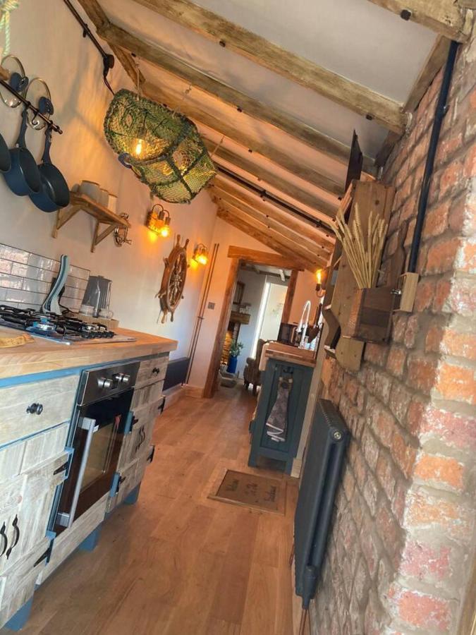 Stunning Quirky 2-Bed Cottage In New Brighton Уолласи Экстерьер фото