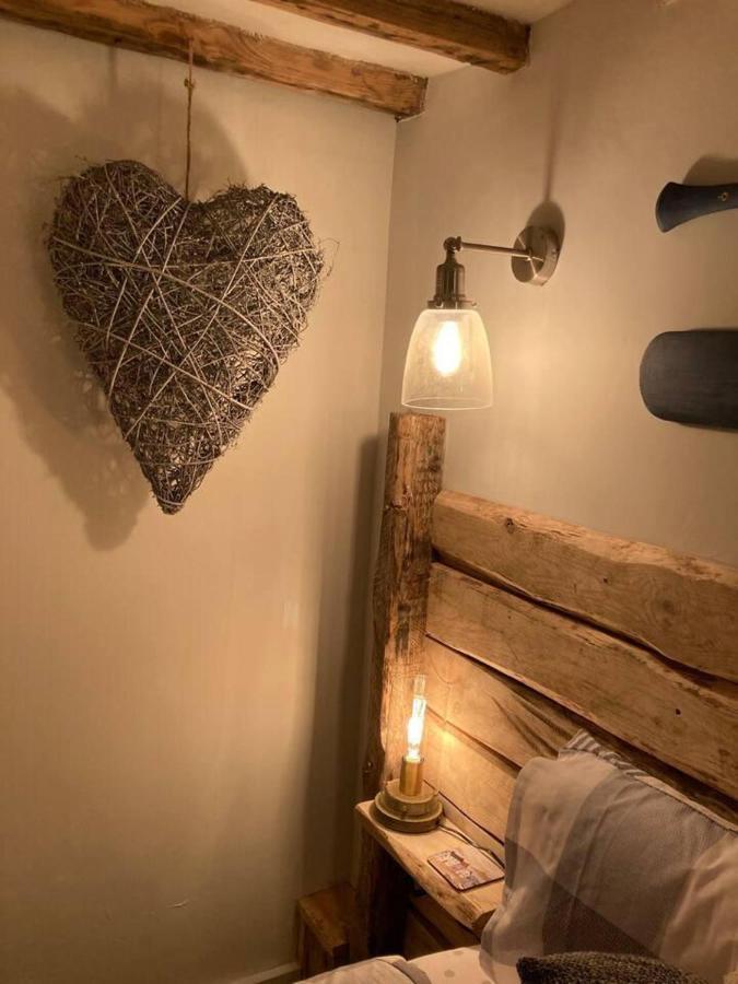 Stunning Quirky 2-Bed Cottage In New Brighton Уолласи Экстерьер фото